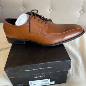 Men’s brand new size 10.5 Alfani tan dress shoe